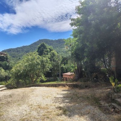 Casa Residencial com 560m², 4 quartos, 1 suíte, 6 garagens, no bairro Monte Verde em Florianópolis