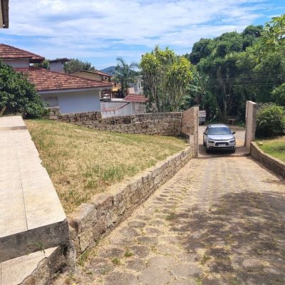 Casa Residencial com 560m², 4 quartos, 1 suíte, 6 garagens, no bairro Monte Verde em Florianópolis