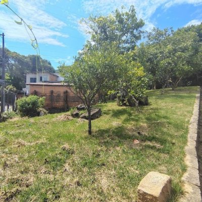 Casa Residencial com 560m², 4 quartos, 1 suíte, 6 garagens, no bairro Monte Verde em Florianópolis