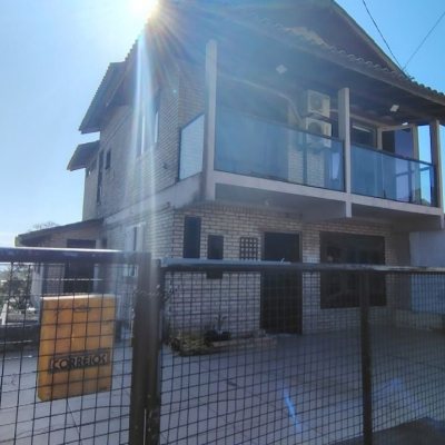 Casa Residencial com 140m², 3 quartos (sendo 1 suíte), 2 garagens, no bairro Ponta Das Canas em Florianópolis