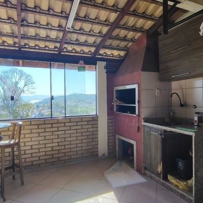 Casa Residencial com 140m², 3 quartos (sendo 1 suíte), 2 garagens, no bairro Ponta Das Canas em Florianópolis