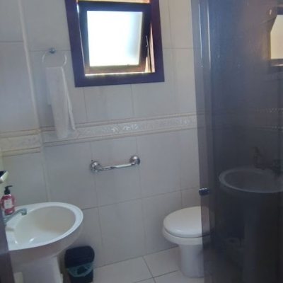 Casa Residencial com 140m², 3 quartos (sendo 1 suíte), 2 garagens, no bairro Ponta Das Canas em Florianópolis