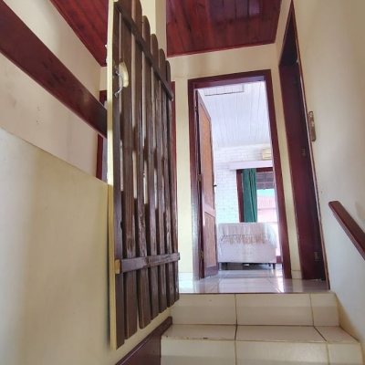 Casa Residencial com 140m², 3 quartos (sendo 1 suíte), 2 garagens, no bairro Ponta Das Canas em Florianópolis
