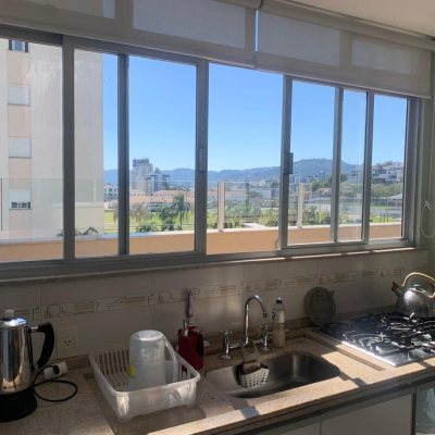 Cobertura com 133m², 4 quartos, 1 suíte, 1 garagem, no bairro Estreito em Florianópolis