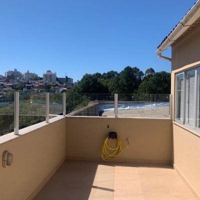 Cobertura com 133m², 4 quartos, 1 suíte, 1 garagem, no bairro Estreito em Florianópolis
