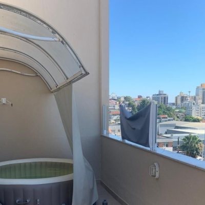 Cobertura com 133m², 4 quartos, 1 suíte, 1 garagem, no bairro Estreito em Florianópolis