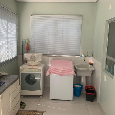 Cobertura com 133m², 4 quartos, 1 suíte, 1 garagem, no bairro Estreito em Florianópolis