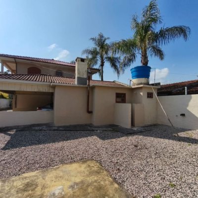 Casa Residencial com 240m², 7 quartos, 4 garagens, no bairro Canasvieiras em Florianópolis