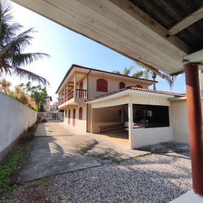 Casa Residencial com 240m², 7 quartos, 4 garagens, no bairro Canasvieiras em Florianópolis