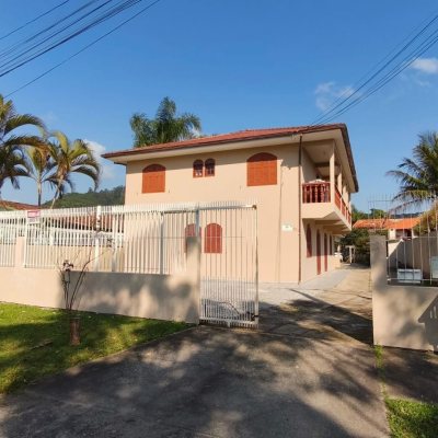 Casa Residencial com 240m², 7 quartos, 4 garagens, no bairro Canasvieiras em Florianópolis