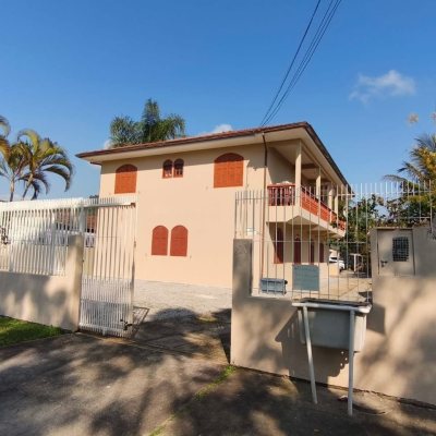 Casa Residencial com 240m², 7 quartos, 4 garagens, no bairro Canasvieiras em Florianópolis