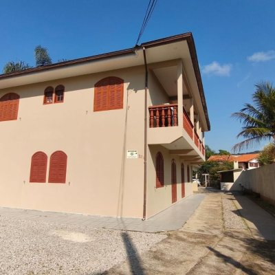 Casa Residencial com 240m², 7 quartos, 4 garagens, no bairro Canasvieiras em Florianópolis