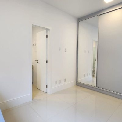 Apartamentos com 169m², 4 quartos, 4 suítes, 2 garagens, no bairro Centro em Florianópolis