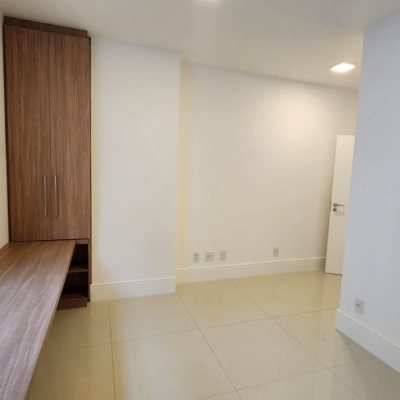 Apartamentos com 169m², 4 quartos, 4 suítes, 2 garagens, no bairro Centro em Florianópolis