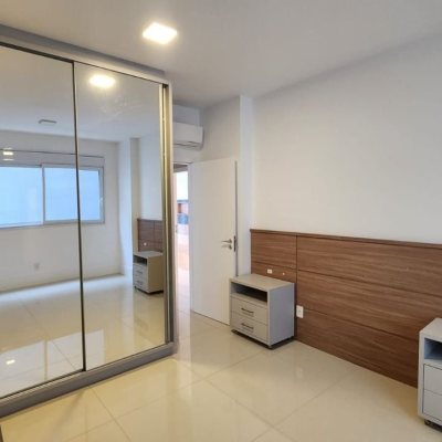 Apartamentos com 169m², 4 quartos, 4 suítes, 2 garagens, no bairro Centro em Florianópolis