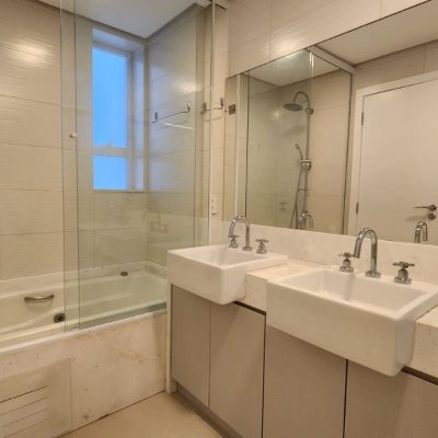 Apartamentos com 169m², 4 quartos, 4 suítes, 2 garagens, no bairro Centro em Florianópolis