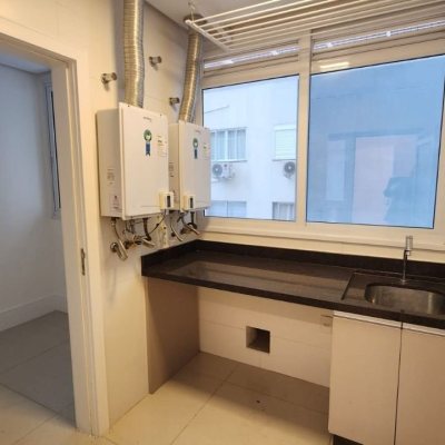 Apartamentos com 169m², 4 quartos, 4 suítes, 2 garagens, no bairro Centro em Florianópolis