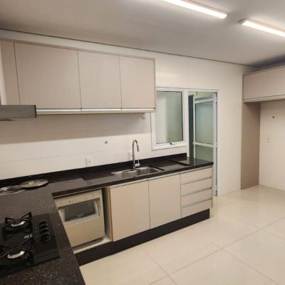 Apartamentos com 169m², 4 quartos, 4 suítes, 2 garagens, no bairro Centro em Florianópolis