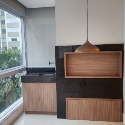 Apartamentos com 169m², 4 quartos, 4 suítes, 2 garagens, no bairro Centro em Florianópolis
