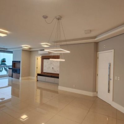 Apartamentos com 169m², 4 quartos, 4 suítes, 2 garagens, no bairro Centro em Florianópolis