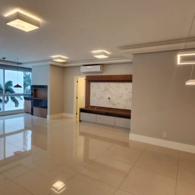 Apartamentos com 169m², 4 quartos, 4 suítes, 2 garagens, no bairro Centro em Florianópolis