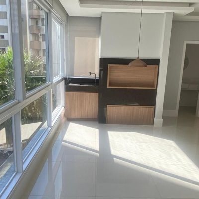 Apartamentos com 169m², 4 quartos, 4 suítes, 2 garagens, no bairro Centro em Florianópolis