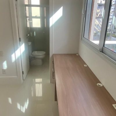 Apartamentos com 169m², 4 quartos, 4 suítes, 2 garagens, no bairro Centro em Florianópolis