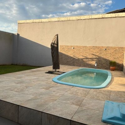 Casa Residencial com 80m², 3 quartos, 1 suíte, 2 garagens, no bairro Serraria em São José