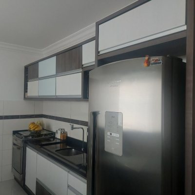 Casa Residencial com 80m², 3 quartos, 1 suíte, 2 garagens, no bairro Serraria em São José