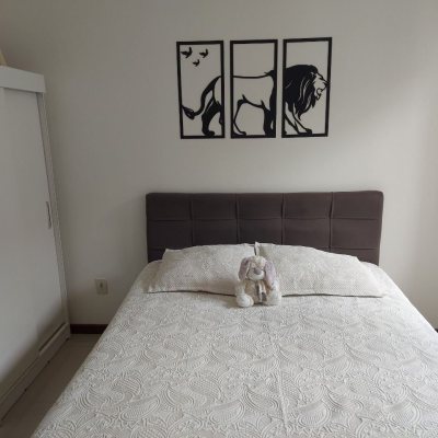 Casa Residencial com 80m², 3 quartos, 1 suíte, 2 garagens, no bairro Serraria em São José