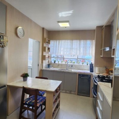 Apartamentos com 170m², 3 quartos, 1 suíte, 2 garagens, no bairro Centro em Florianópolis