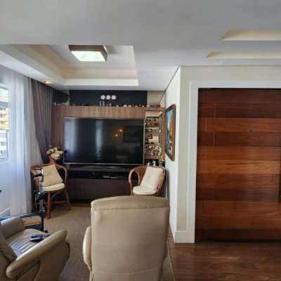 Apartamentos com 170m², 3 quartos, 1 suíte, 2 garagens, no bairro Centro em Florianópolis