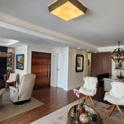 Apartamentos com 170m², 3 quartos, 1 suíte, 2 garagens, no bairro Centro em Florianópolis