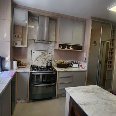 Apartamentos com 170m², 3 quartos, 1 suíte, 2 garagens, no bairro Centro em Florianópolis
