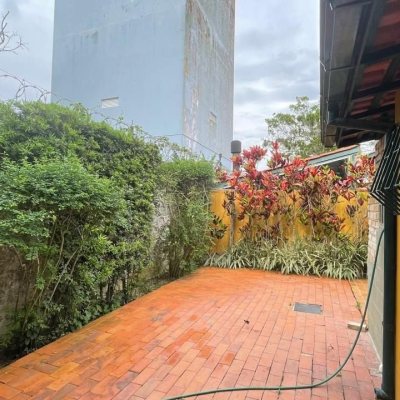 Chalé com 54m², 1 quarto, 1 garagem, no bairro Cachoeira Do Bom Jesus em Florianópolis