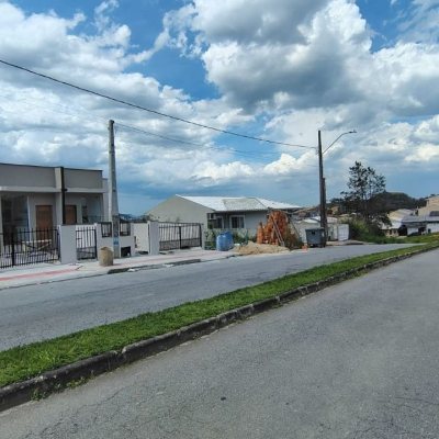 Casa Residencial com 81m², 2 quartos, 2 garagens, no bairro Bela Vista em Palhoça