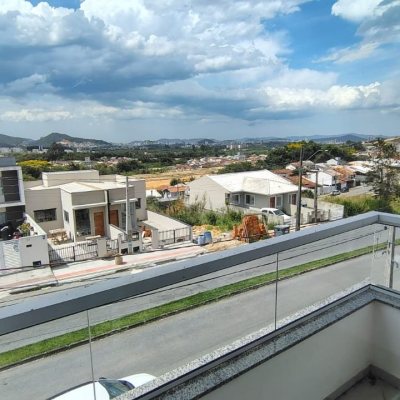 Casa Residencial com 81m², 2 quartos, 2 garagens, no bairro Bela Vista em Palhoça
