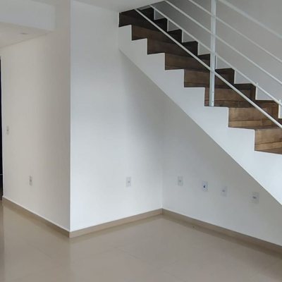 Casa Residencial com 81m², 2 quartos, 2 garagens, no bairro Bela Vista em Palhoça