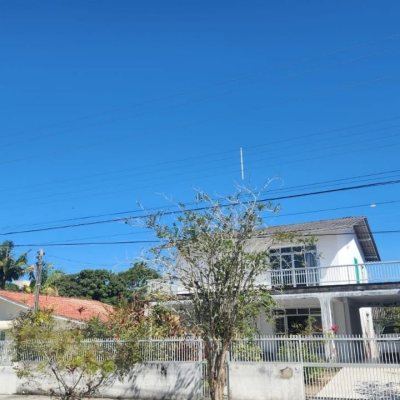 Terreno Comercial/Residencial com 720m², no bairro Daniela em Florianópolis
