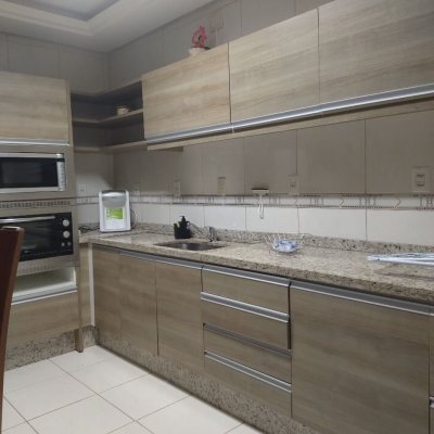 Casa Residencial com 212m², 4 quartos, 1 suíte, 2 garagens, no bairro Vargem Grande em Florianópolis