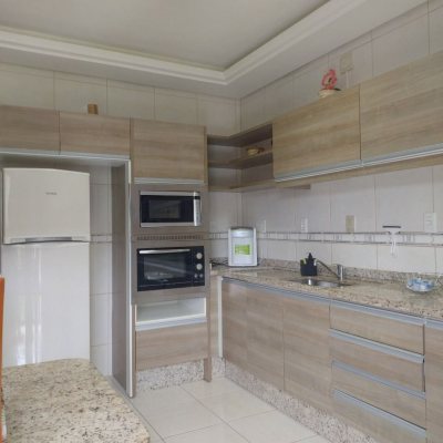 Casa Residencial com 212m², 4 quartos, 1 suíte, 2 garagens, no bairro Vargem Grande em Florianópolis