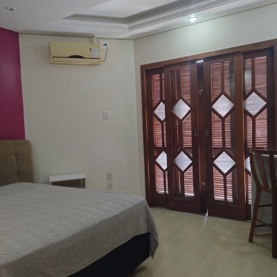 Casa Residencial com 212m², 4 quartos, 1 suíte, 2 garagens, no bairro Vargem Grande em Florianópolis