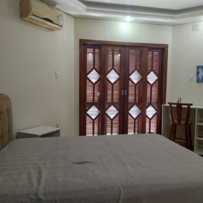 Casa Residencial com 212m², 4 quartos, 1 suíte, 2 garagens, no bairro Vargem Grande em Florianópolis