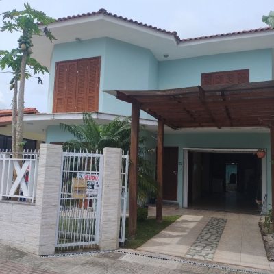Casa Residencial com 212m², 4 quartos, 1 suíte, 2 garagens, no bairro Vargem Grande em Florianópolis