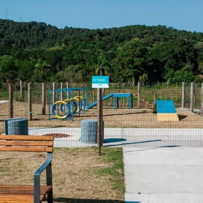 Sobrado Residencial com 81m², 2 quartos, 2 suítes, 1 garagem, no bairro Canasvieiras em Florianópolis