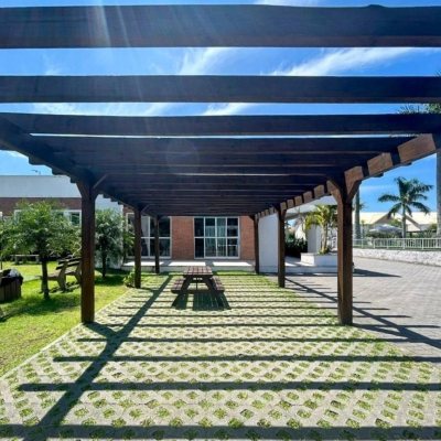 Casa em Condomínio com 95m², 3 quartos, 1 suíte, 2 garagens, no bairro Morro das Pedras em Florianópolis