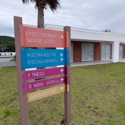 Casa em Condomínio com 95m², 3 quartos, 1 suíte, 2 garagens, no bairro Morro das Pedras em Florianópolis