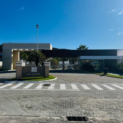 Casa em Condomínio com 95m², 3 quartos, 1 suíte, 2 garagens, no bairro Morro das Pedras em Florianópolis