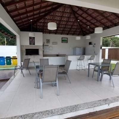 Casa em Condomínio com 95m², 3 quartos, 1 suíte, 2 garagens, no bairro Morro das Pedras em Florianópolis