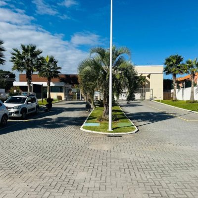 Casa em Condomínio com 95m², 3 quartos, 1 suíte, 2 garagens, no bairro Morro das Pedras em Florianópolis